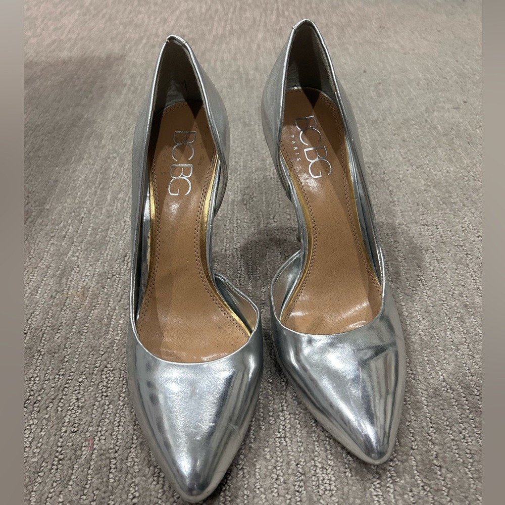 BCBG Classic Pumps in Silver
